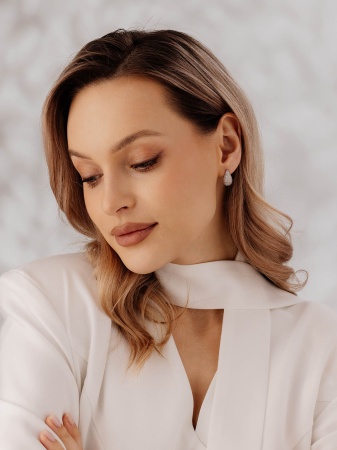 Купить оптом серьги из серебра с фианитами 2340205036л от Krasnoe