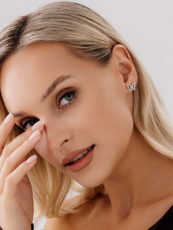 Купить оптом пусеты из серебра с фианитами 2340204820л от Krasnoe