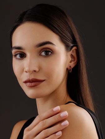 Купить оптом серьги из серебра с гранатами 2320151319 от Krasnoe