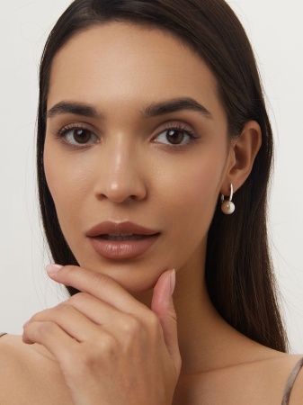 Купить оптом серьги из серебра с жемчугами и фианитами 2320241606л от Krasnoe