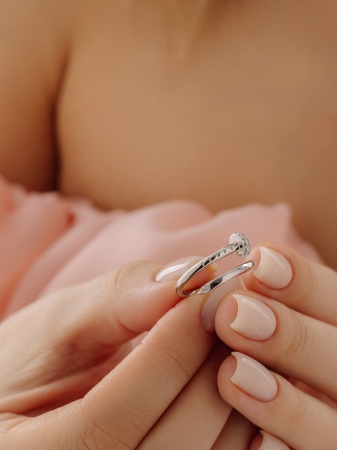 Купить оптом кольцо из серебра с фианитами 1340205389л от Krasnoe