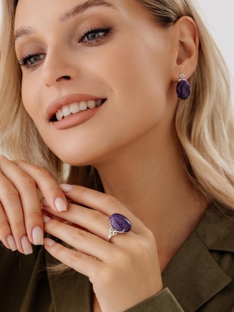 Купить оптом серьги из серебра с чароитами 2340460112 от Krasnoe