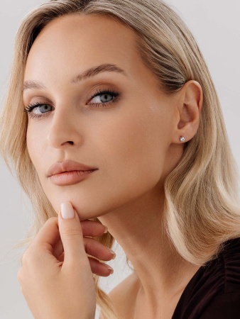 Купить оптом пусеты из серебра с топазами П340070140 от Krasnoe