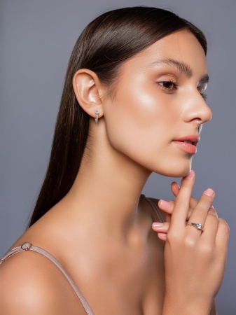 Купить оптом серьги из серебра с фианитами 2340200215 от Krasnoe