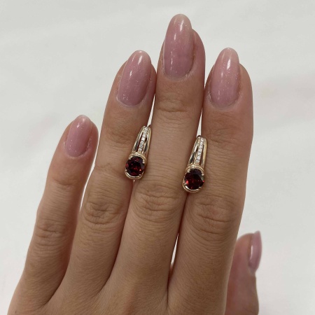 Купить оптом серьги из серебра с гранатами и фианитами 2320820995 от Krasnoe