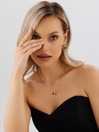 Купить оптом серьги из серебра с гранатами 2340155541 от Krasnoe