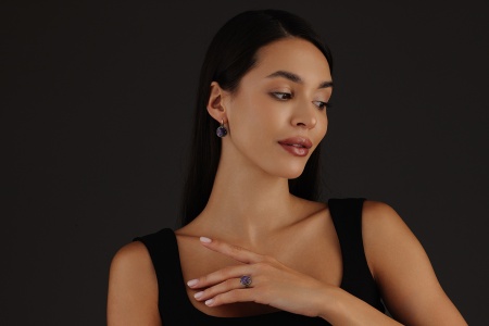 Купить оптом серьги из серебра с чароитами 2317465801 от Krasnoe