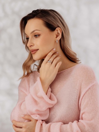 Купить оптом серьги из серебра с фианитами 2340204342л от Krasnoe