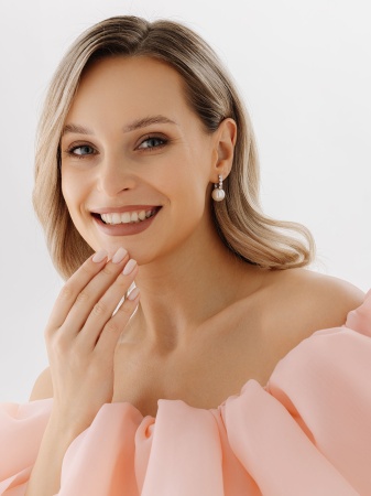 Купить оптом серьги из серебра с жемчугами и фианитами 2340241576 от Krasnoe