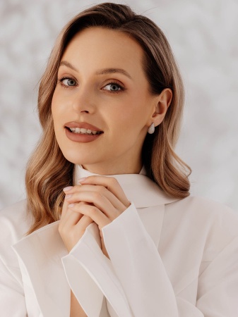 Купить оптом серьги из серебра с фианитами 2340205036л от Krasnoe