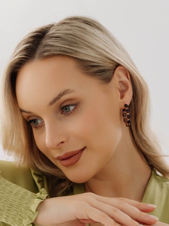 Купить оптом серьги из серебра с гранатами 2320151183 от Krasnoe