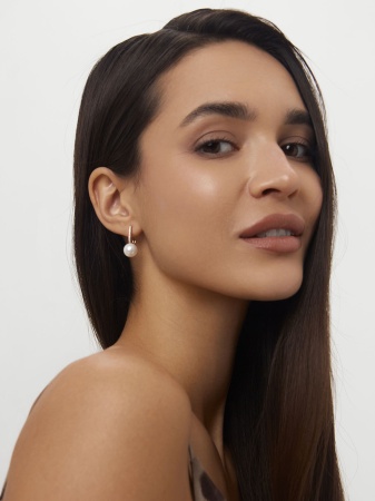 Купить оптом серьги из серебра с жемчугами и фианитами 2320241606л от Krasnoe