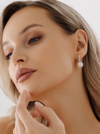 Купить оптом серьги из серебра с жемчугами и фианитами 2340241576 от Krasnoe