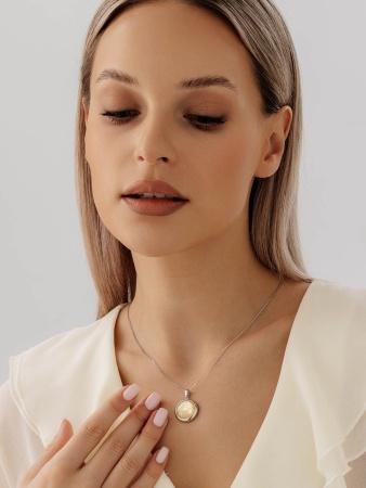 Купить оптом подвеска из серебра с перламутром и фианитами 3340490398л-4 от Krasnoe