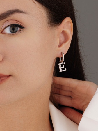 Купить оптом серьги из серебра с фианитами 2340205865л от Krasnoe