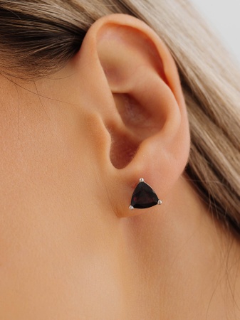 Купить оптом пусеты из серебра с гранатами 2340155536 от Krasnoe