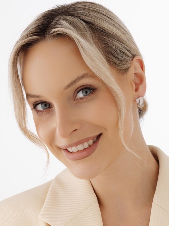 Купить оптом серьги из серебра с фианитами 2340201133л от Krasnoe