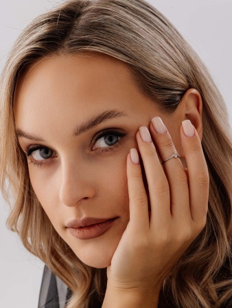 Купить оптом кольцо из серебра с фианитом 1340201739л от Krasnoe