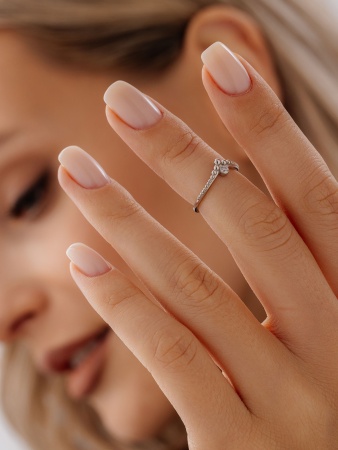 Купить оптом кольцо из серебра с фианитом 1340201739л от Krasnoe