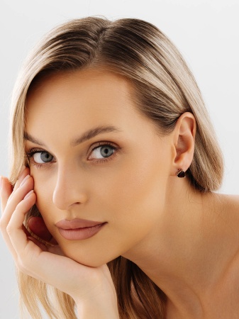 Купить оптом пусеты из серебра с гранатами 2340155536 от Krasnoe