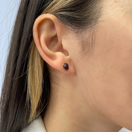 Купить оптом пусеты из серебра с гранатами 2340152320 от Krasnoe