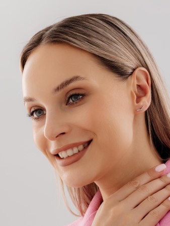 Купить оптом пусеты из серебра с фианитами 2340205454л от Krasnoe